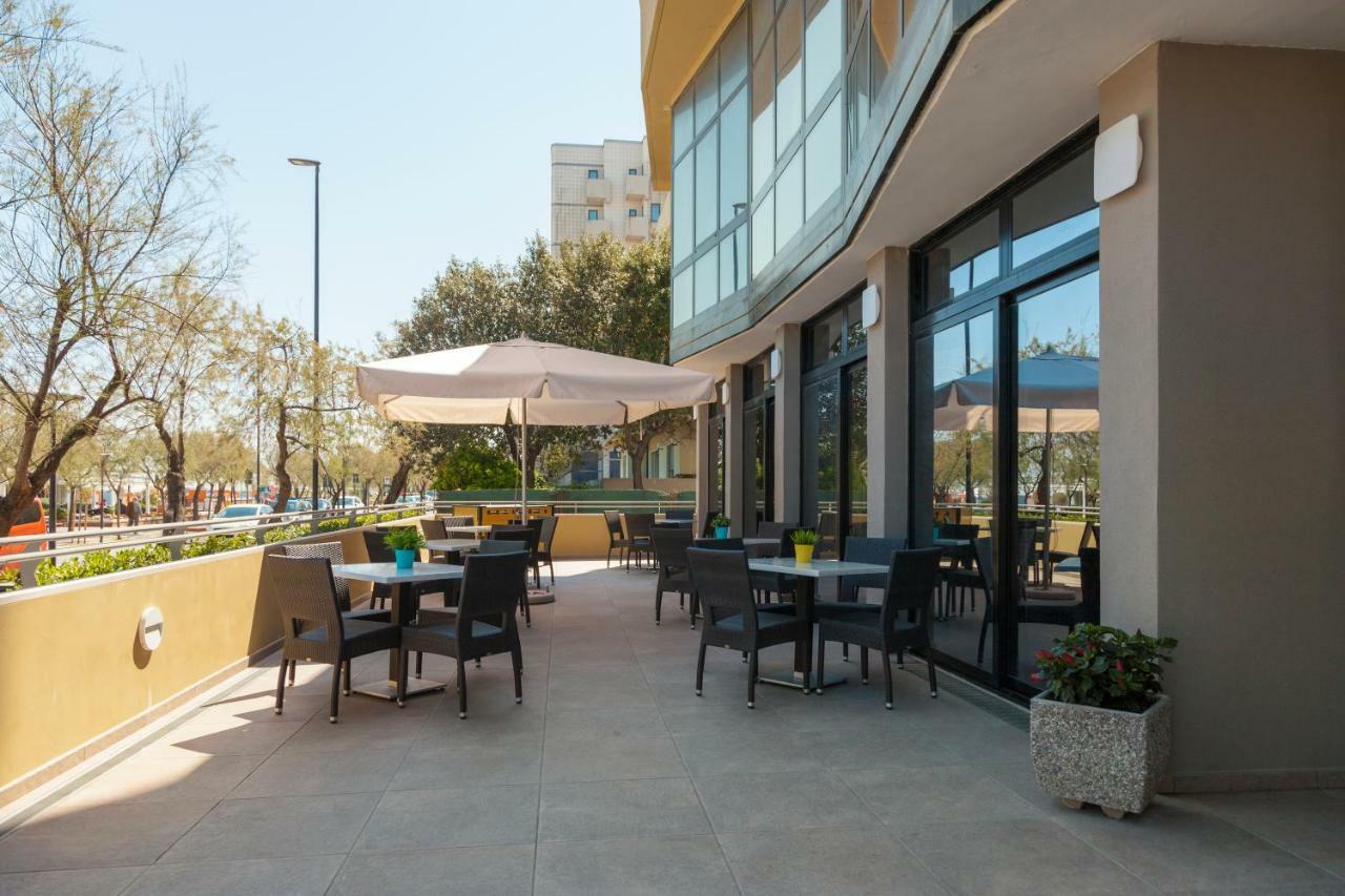 Hotel Atlantic Vista Mare Pésaro Exterior foto