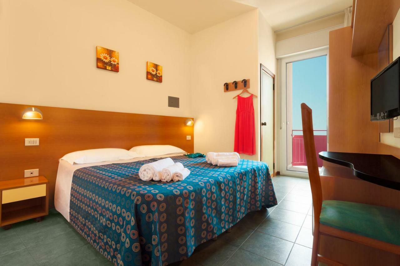 Hotel Atlantic Vista Mare Pésaro Exterior foto