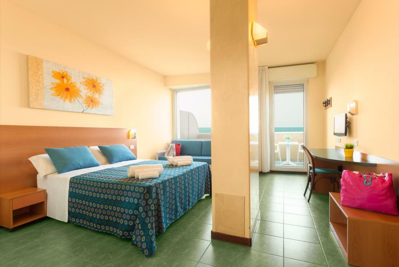 Hotel Atlantic Vista Mare Pésaro Exterior foto